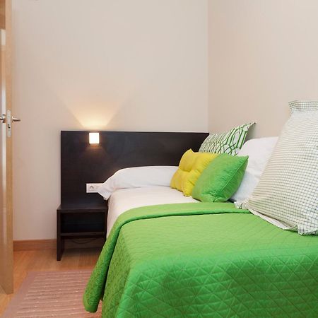 Aparthotel Jardines de Aristi Vitoria Habitación foto